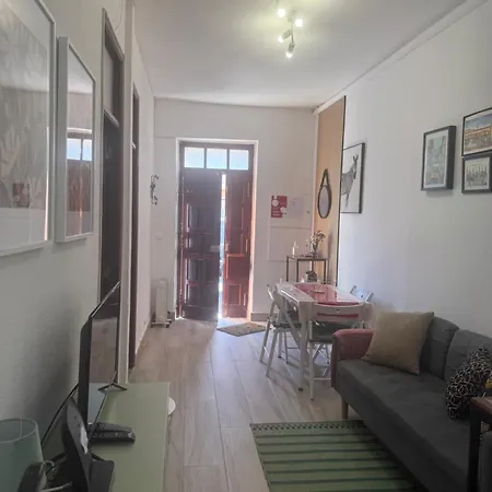 Beato Typical House דירה ליסבון